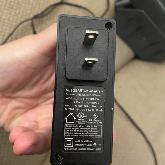 Net gear AC1900 WiFi cable modem router - Picture 4 of 7